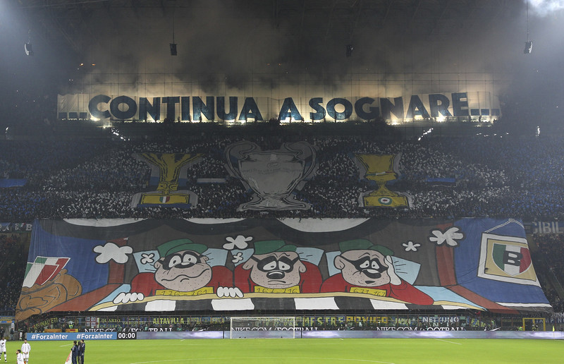 Copiata dalla Salernitana, non dimentichiamolo. [risate registrate]