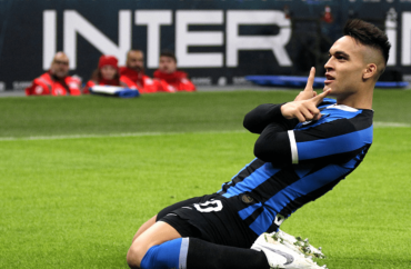 Lautaro Martinez festeggia il gol dell'1-0 contro l'Atalanta