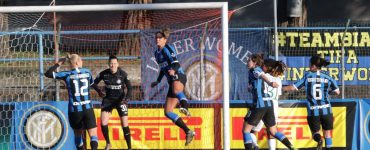 Julie Debever svetta di testa durante Inter Florentia San Gimignano di Serie A femminile