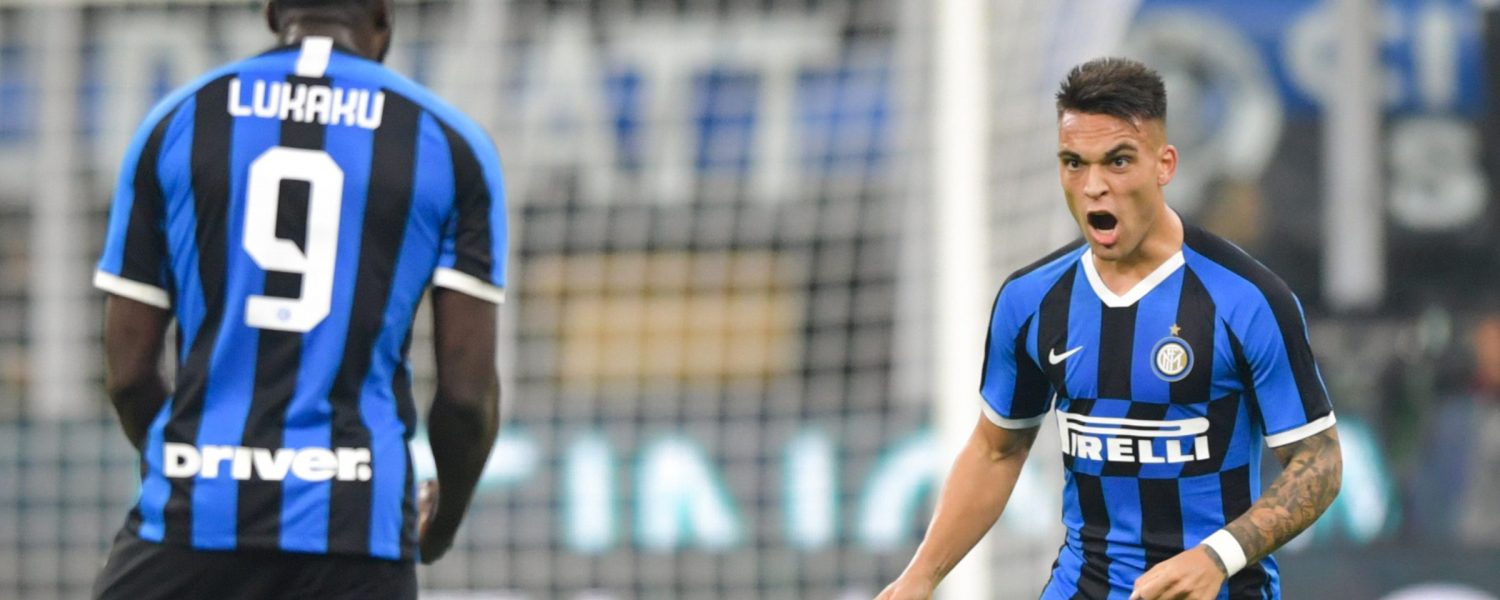 Romelu Lukaku e Lautaro Martinez esultano dopo un gol