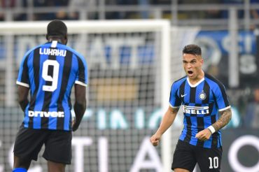 Romelu Lukaku e Lautaro Martinez esultano dopo un gol