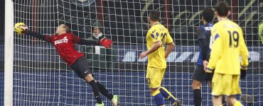 Rodrigo Palacio portiere contro il Verona in Coppa Italia