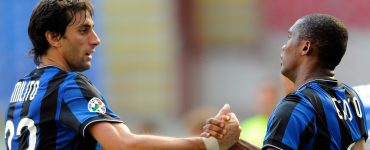 Diego Alberto Milito e Samuel Eto'o festeggiano dopo il secondo gol in Inter-Parma a San Siro