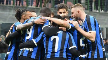 I giocatori dell'Inter esultano dopo il gol al Cagliari negli ottavi di finale di Coppa Italia