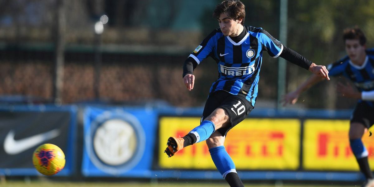 Gaetano Oristanio segna il secondo gol del match di Primavera 1 tra Inter e Empoli