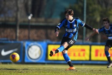 Gaetano Oristanio segna il secondo gol del match di Primavera 1 tra Inter e Empoli