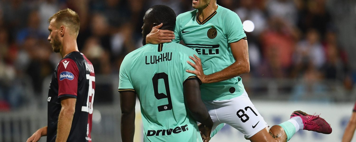 Romelu Lukaku e Antonio Candreva esultano dopo il gol al Cagliari