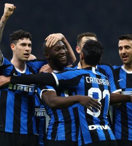 I giocatori dell'Inter festeggiano dopo un gol