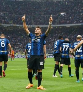 Lautaro indica il cielo