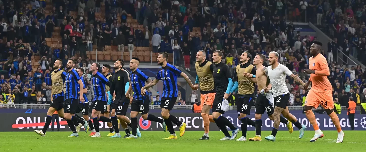 Esultanza dell'Inter sotto la curva