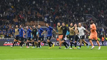 Esultanza dell'Inter sotto la curva