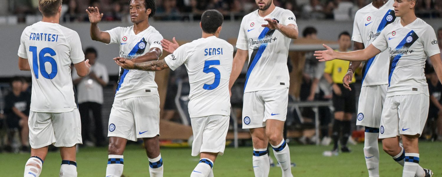 I giocatori dell'Inter esultano dopo il 2-1